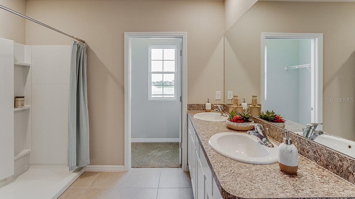 Single Family Residence at 5739 SILVER MOONLIGHT DR, PALMETTO, photo 9 of 29