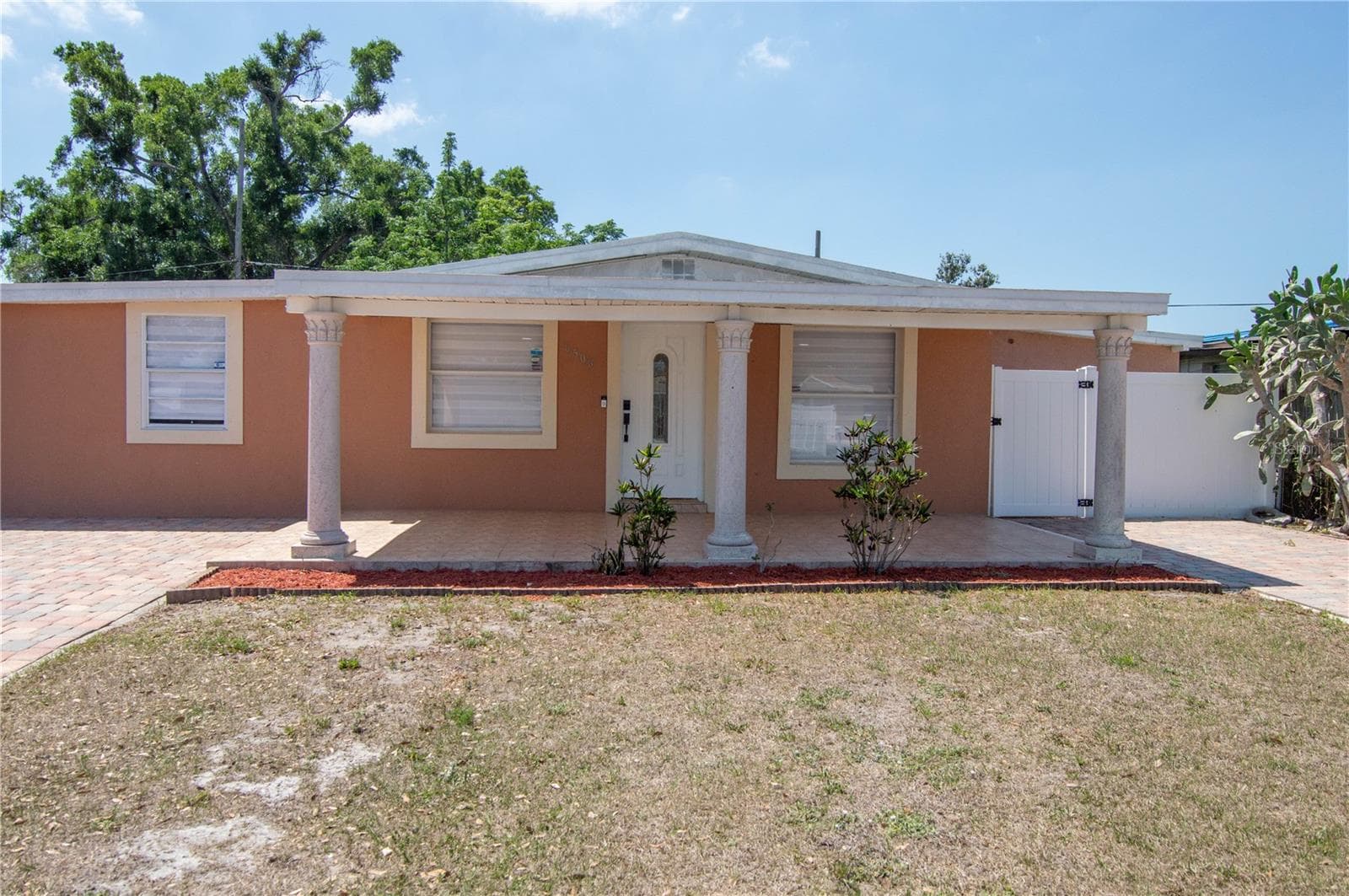 Single Family Residence at 6506 SALINE ST, TAMPA, photo 2 of 31
