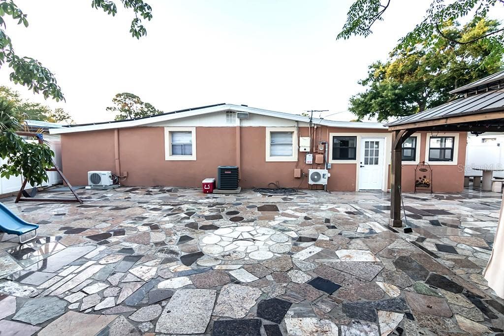 Single Family Residence at 6506 SALINE ST, TAMPA, photo 10 of 31