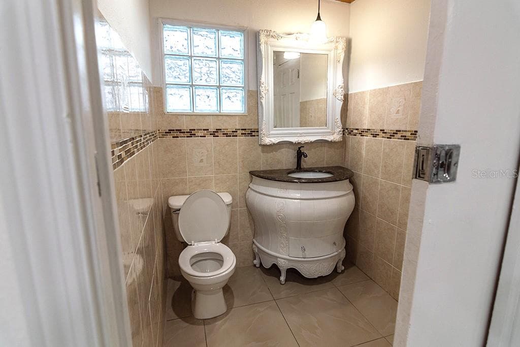 Single Family Residence at 6506 SALINE ST, TAMPA, photo 11 of 31