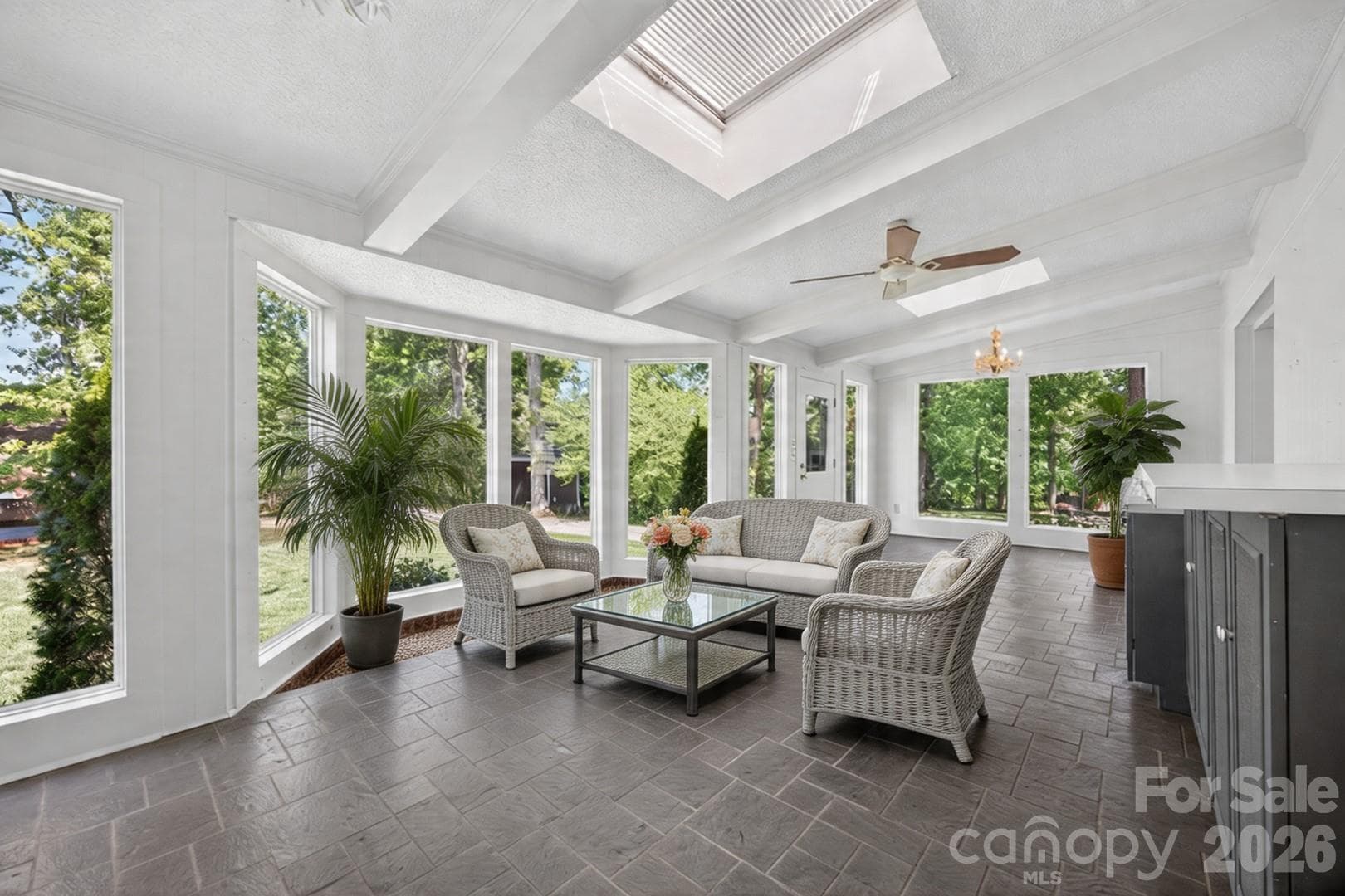 Sunroom - slate tile, sky lights, built in planter - Salisbury