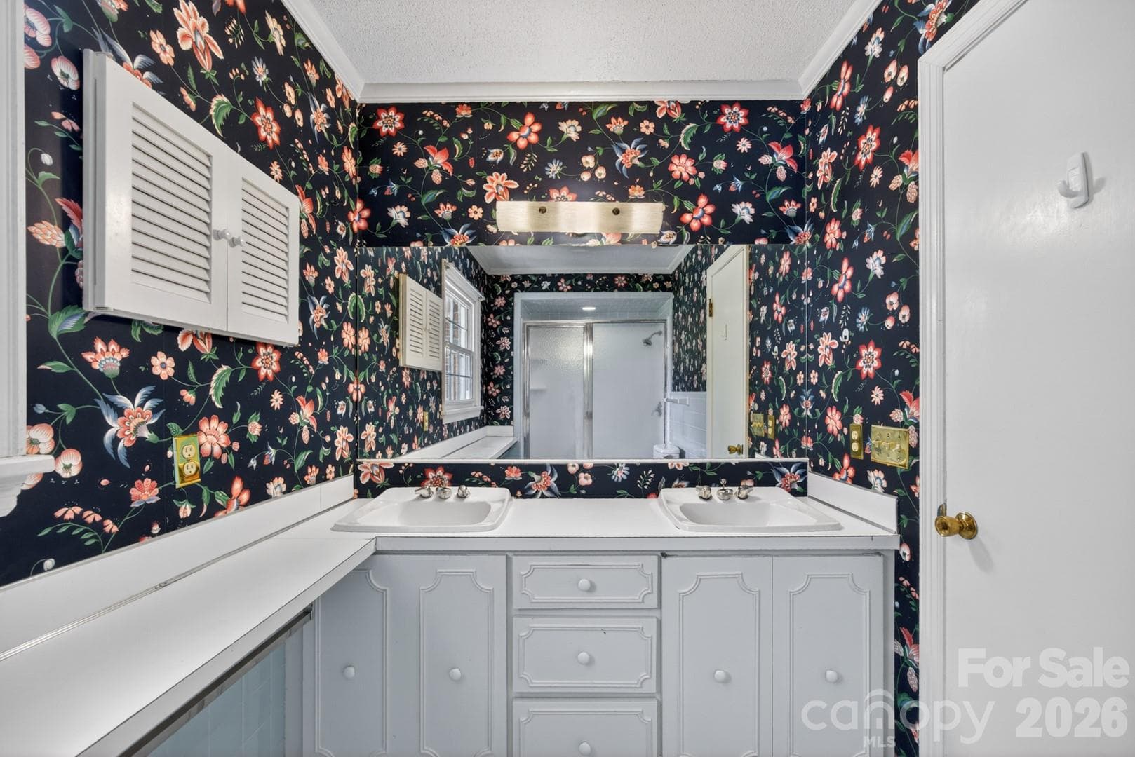 Primary Bathroom - Salisbury