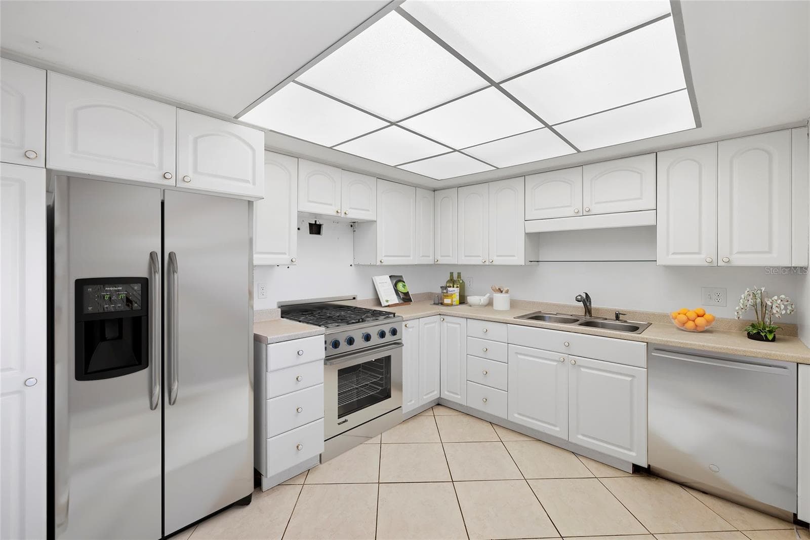 Condominium at 5108 BRITTANY DR S #903, ST PETERSBURG, photo 3 of 41