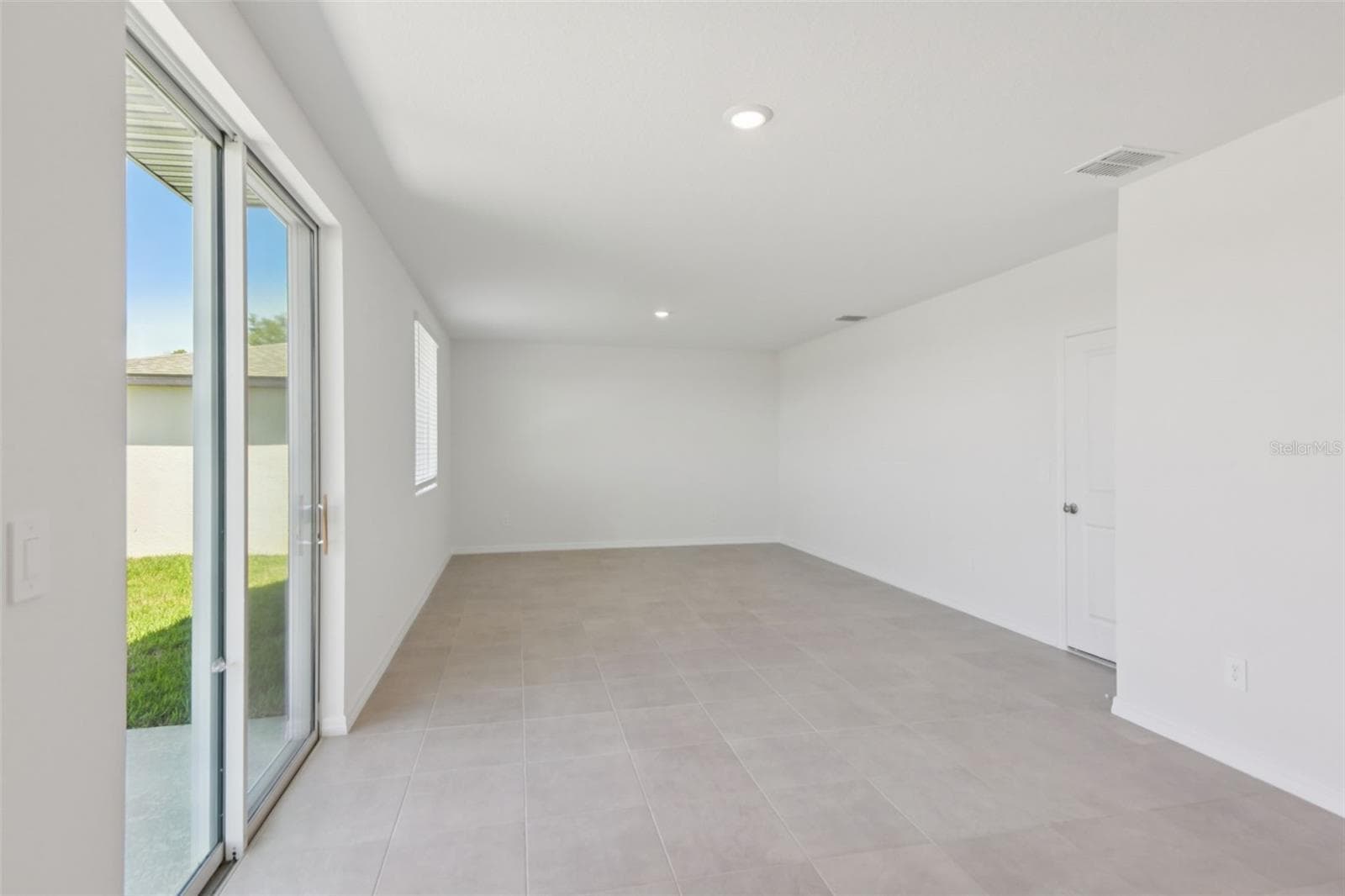 Single Family Residence at 12589 HOMELAND DR, DADE CITY, photo 6 of 38