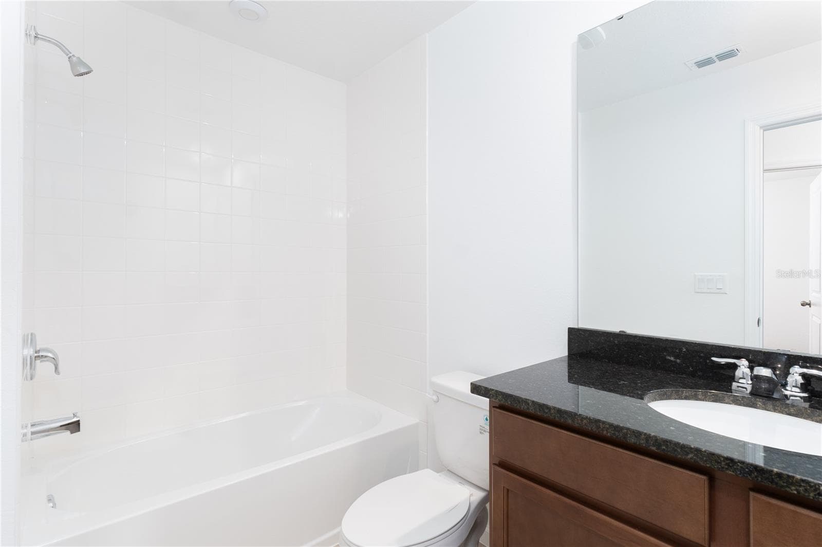 Full bathroom - 987 SPRING PALMS LOOP, ORLANDO