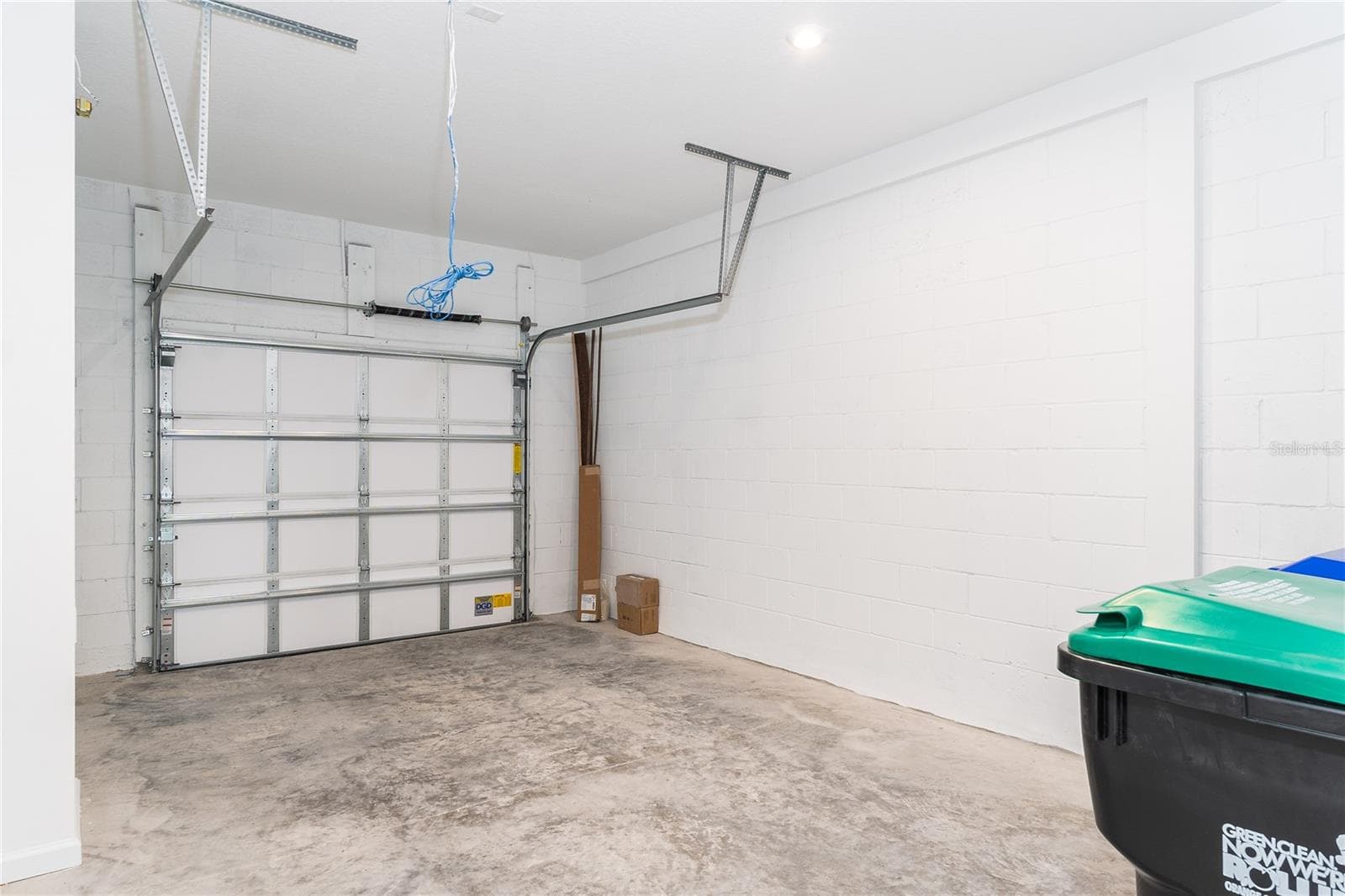 Garage - 987 SPRING PALMS LOOP, ORLANDO