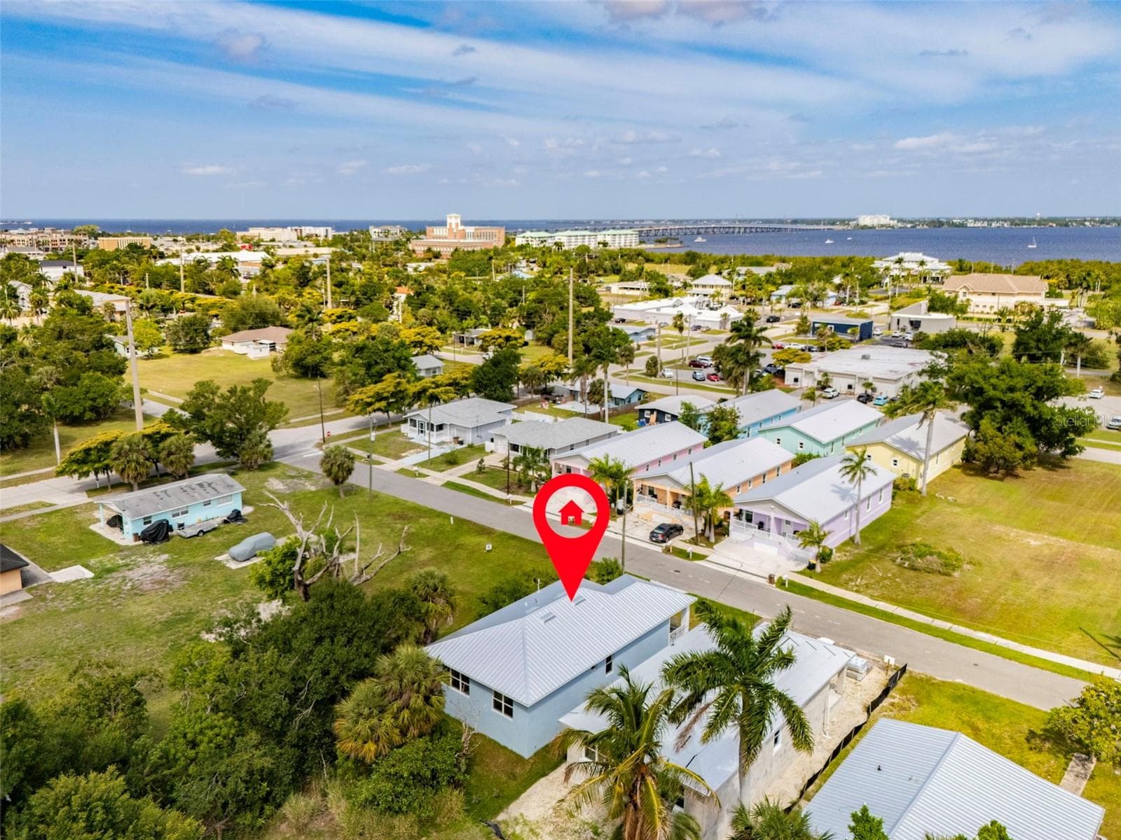 Single Family Residence at 627 FITZHUGH AVE, PUNTA GORDA, photo 3 of 32