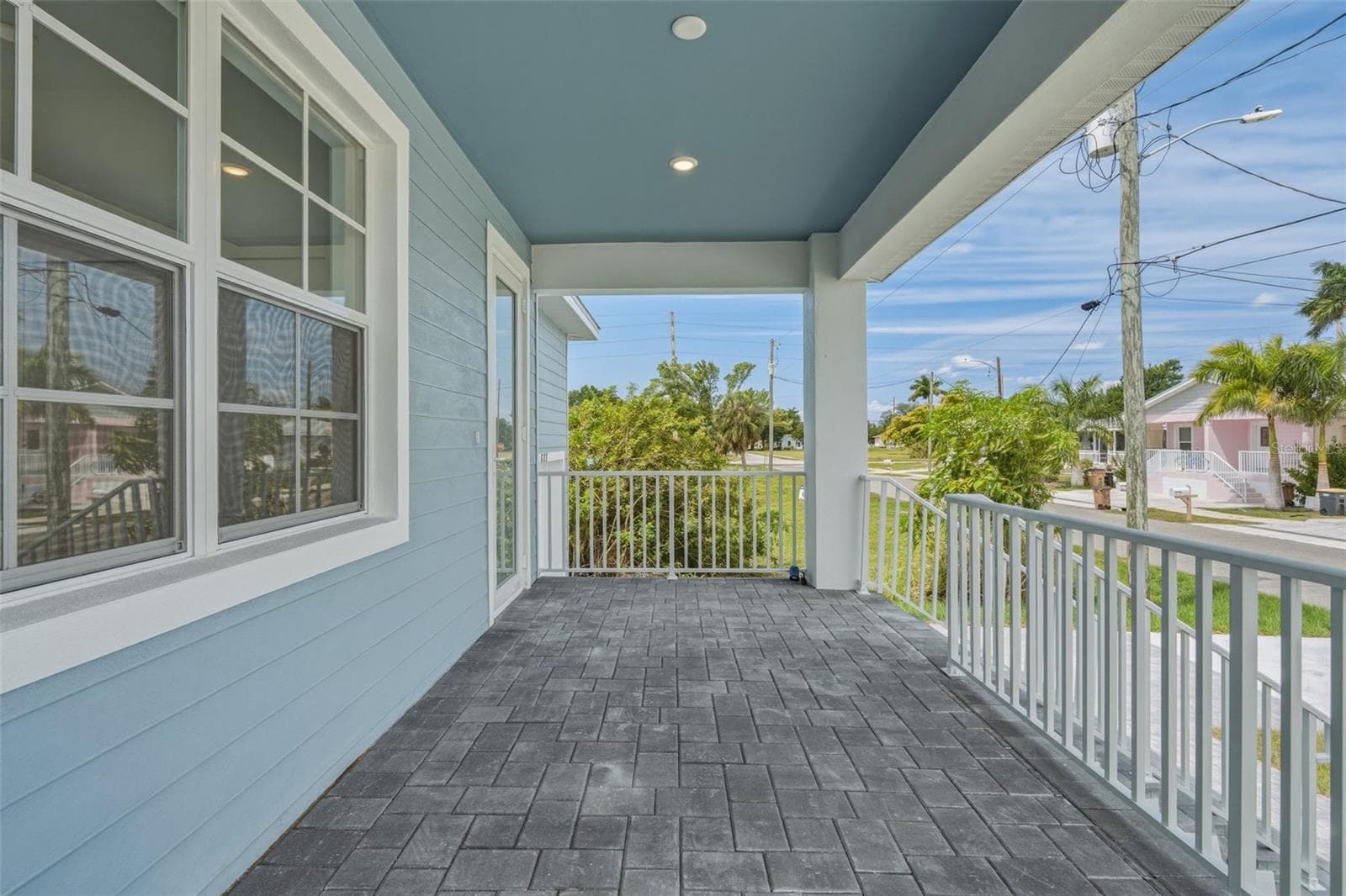 Single Family Residence at 627 FITZHUGH AVE, PUNTA GORDA, photo 4 of 32