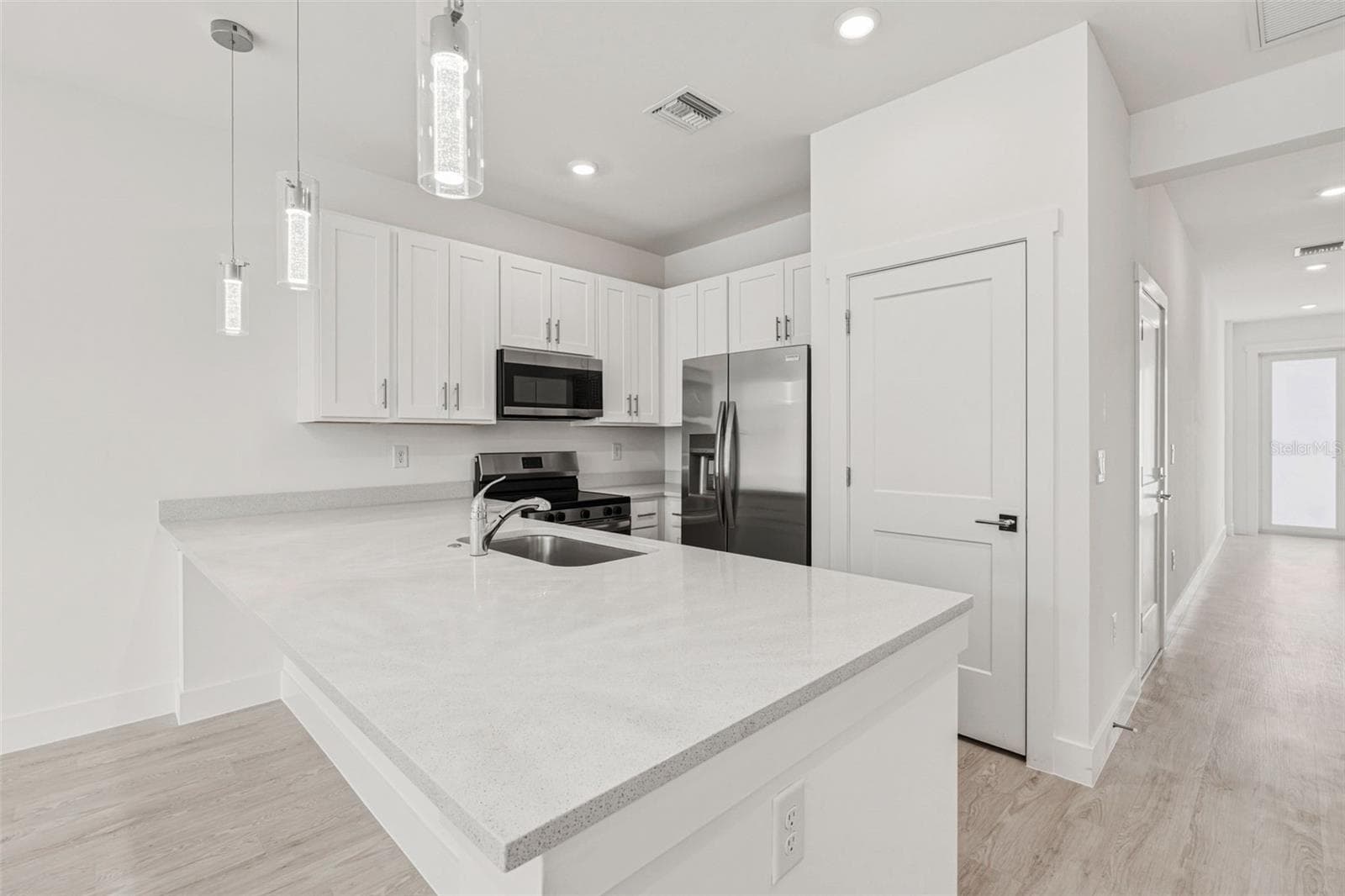 Single Family Residence at 627 FITZHUGH AVE, PUNTA GORDA, photo 6 of 32