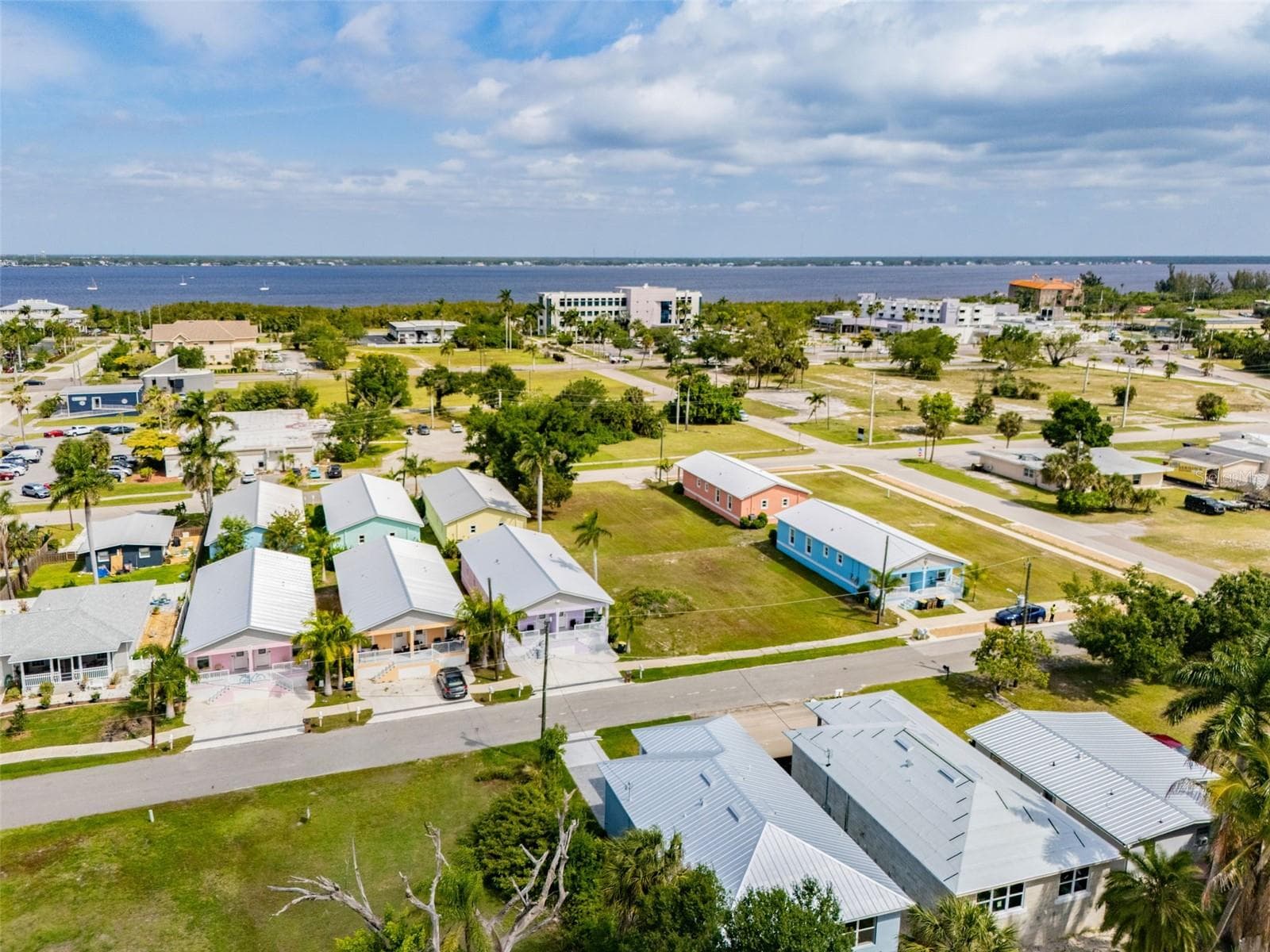 Single Family Residence at 627 FITZHUGH AVE, PUNTA GORDA, photo 31 of 32