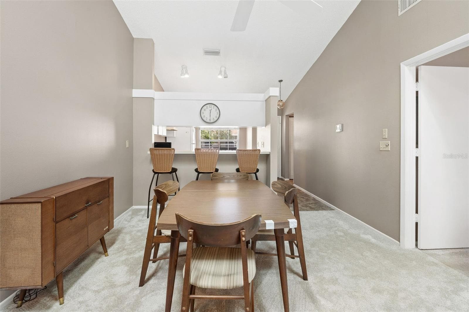 Townhouse at 12239 SUN VISTA CT E, TREASURE ISLAND, photo 8 of 35