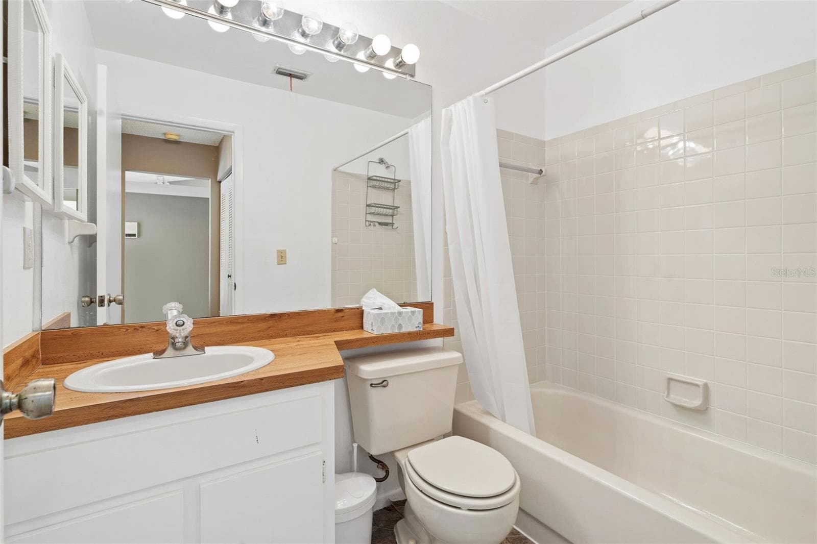 Townhouse at 12239 SUN VISTA CT E, TREASURE ISLAND, photo 18 of 35