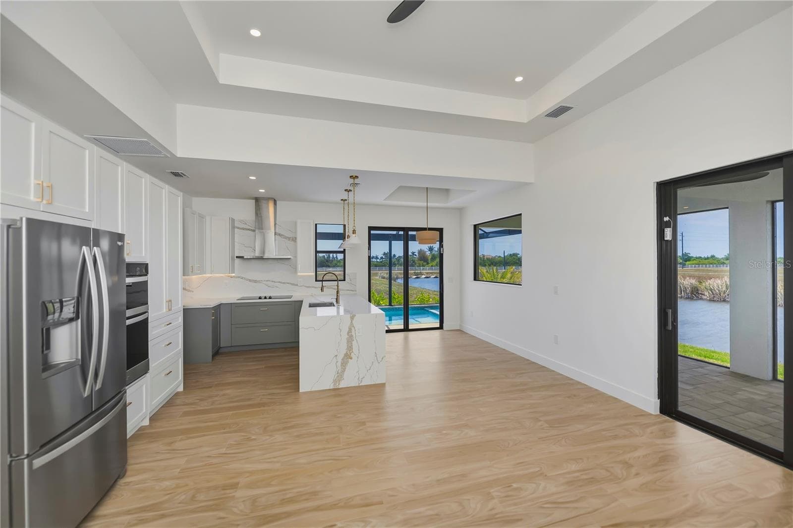 Modern Open Floor Plan with Tray Ceiling. - 7 SUNFLOWER DR, PLACIDA
