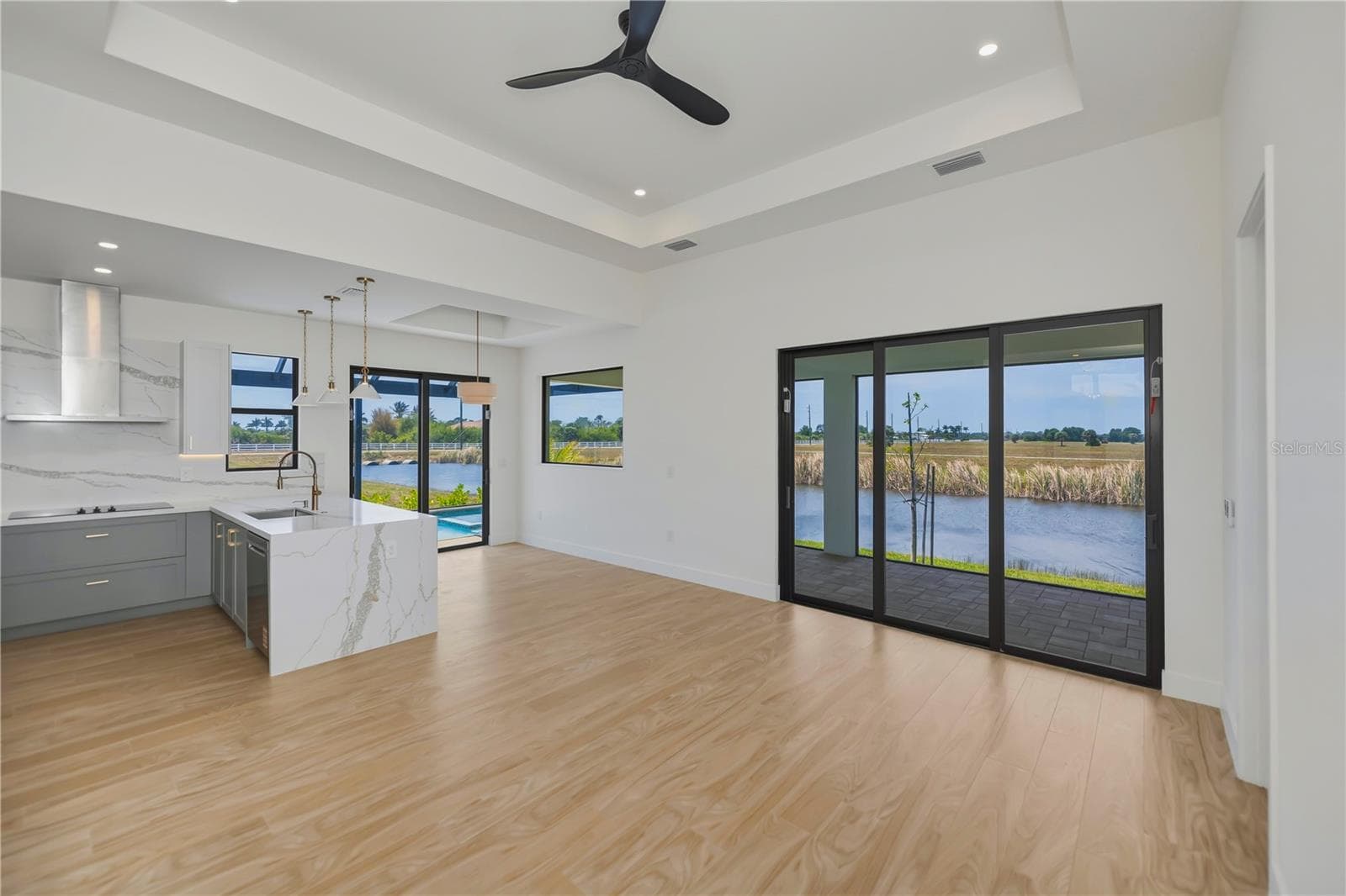 Open Concept Living with Direct Access to Pool and Patio. - 7 SUNFLOWER DR, PLACIDA