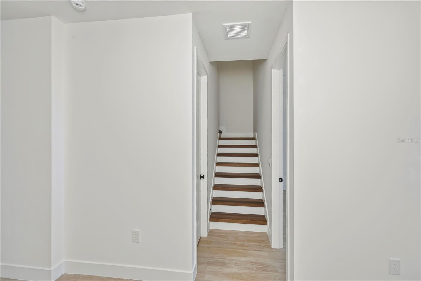 Motion Sensored Illuminated Stairway - 7 SUNFLOWER DR, PLACIDA