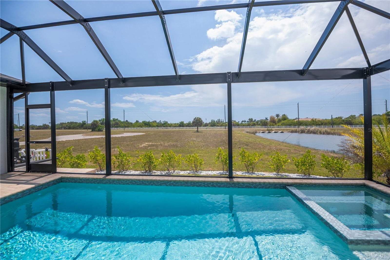 Modern Pool with Built in Jacuzzi - 7 SUNFLOWER DR, PLACIDA