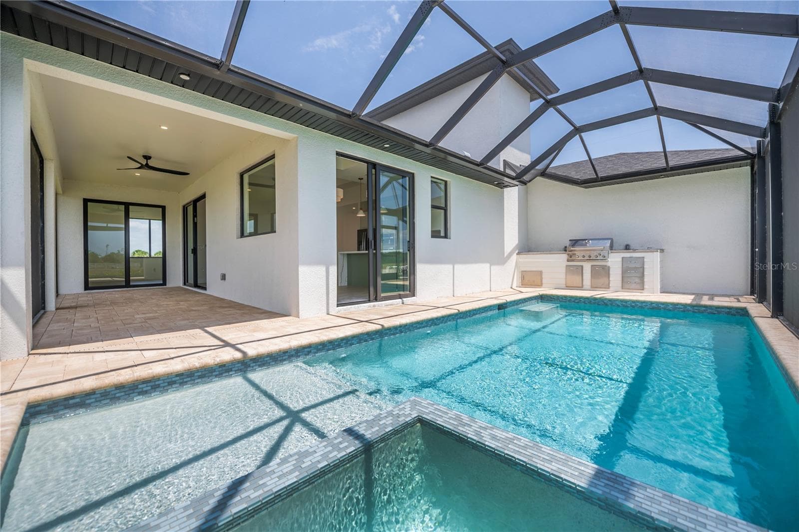 Modern Pool with Built in Jacuzzi and Outdoor Kitchen - 7 SUNFLOWER DR, PLACIDA