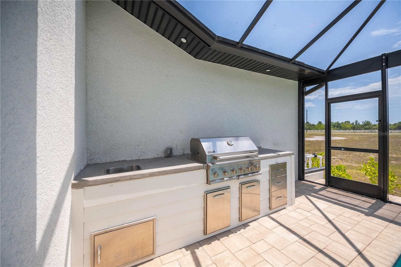 Built in Outdoor Kitchen - 7 SUNFLOWER DR, PLACIDA