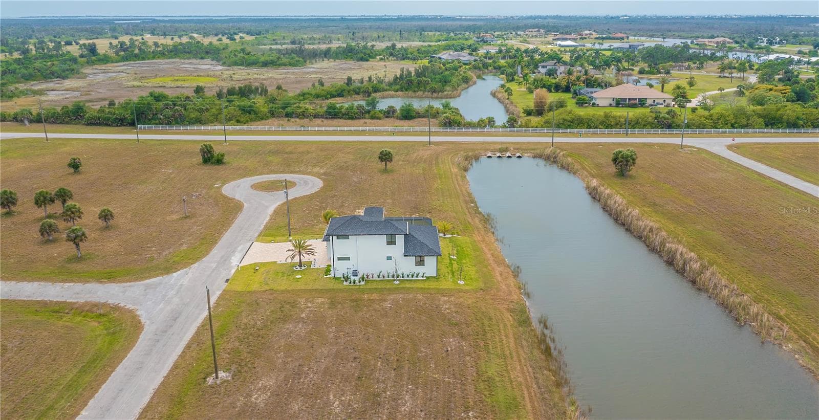 Waterfront Home on a Private Cul-de-Sac. - 7 SUNFLOWER DR, PLACIDA