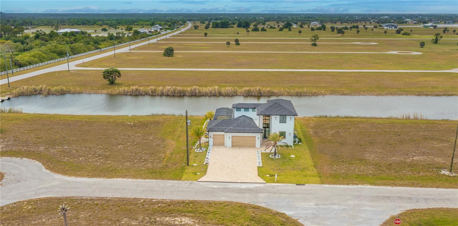 Waterfront Home on a Private Cul-de-Sac. - 7 SUNFLOWER DR, PLACIDA