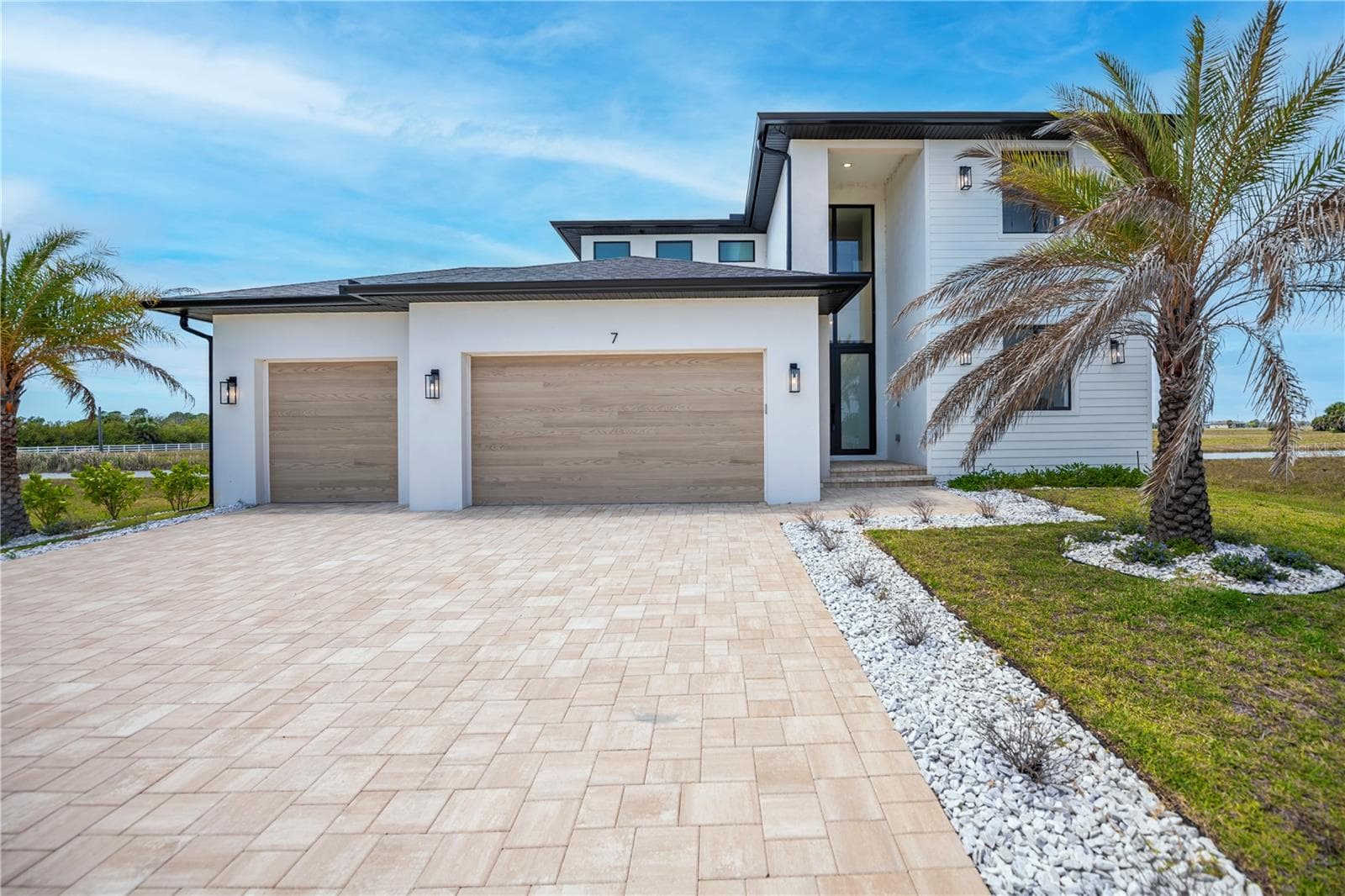 3-Car Garage Waterfront Luxury. - 7 SUNFLOWER DR, PLACIDA