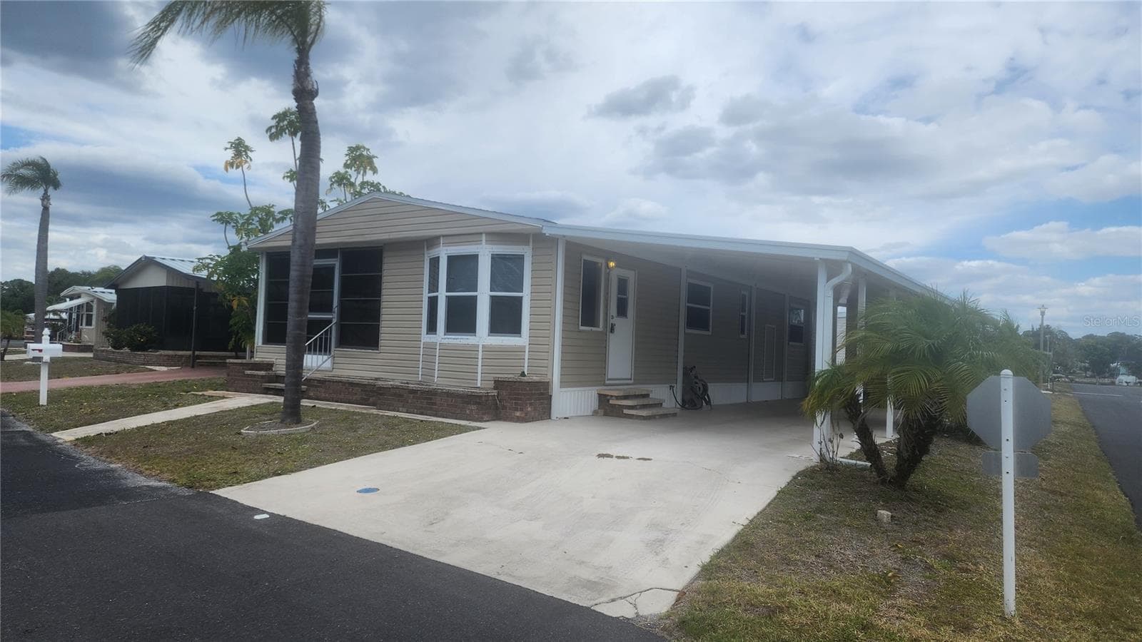 Manufactured Home at 157 N FIJI CIR, ENGLEWOOD, photo 3 of 56