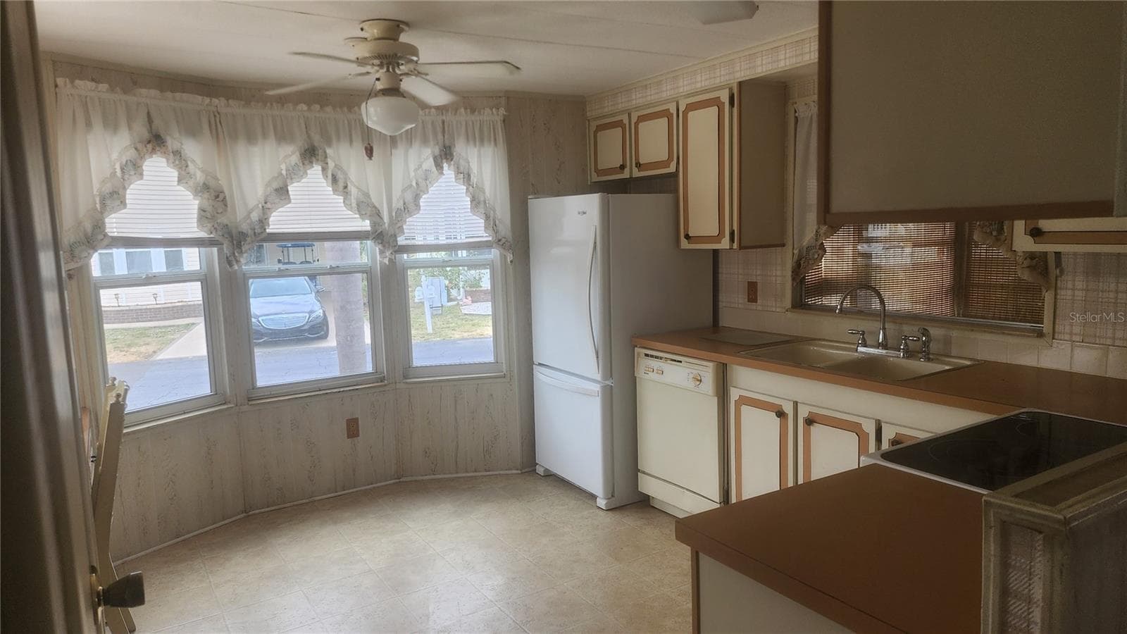Manufactured Home at 157 N FIJI CIR, ENGLEWOOD, photo 7 of 56