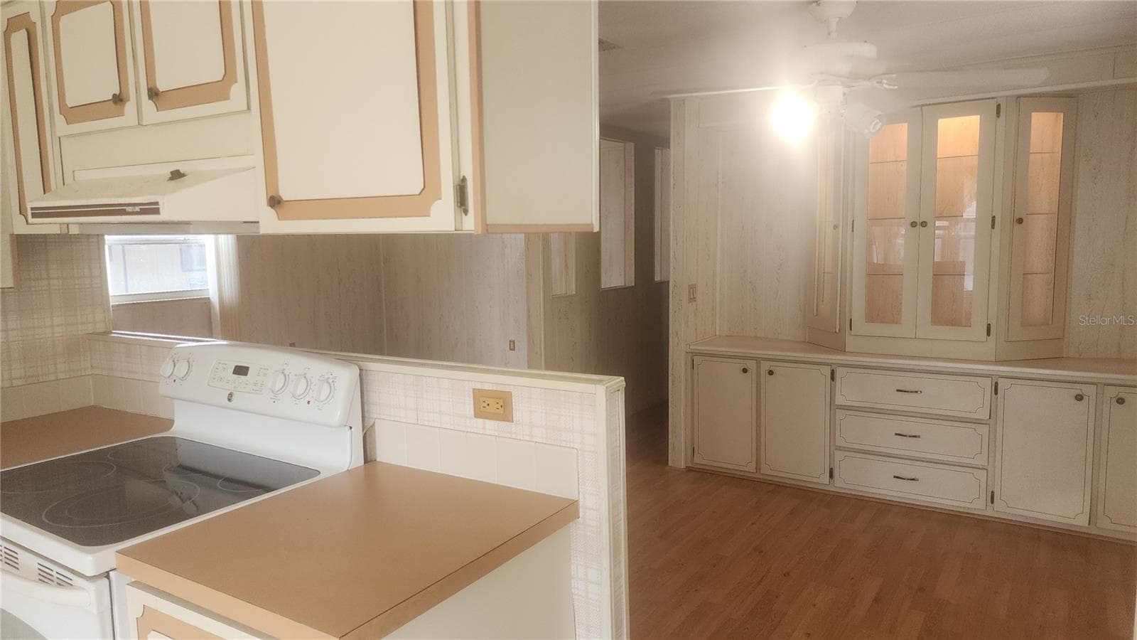 Manufactured Home at 157 N FIJI CIR, ENGLEWOOD, photo 8 of 56