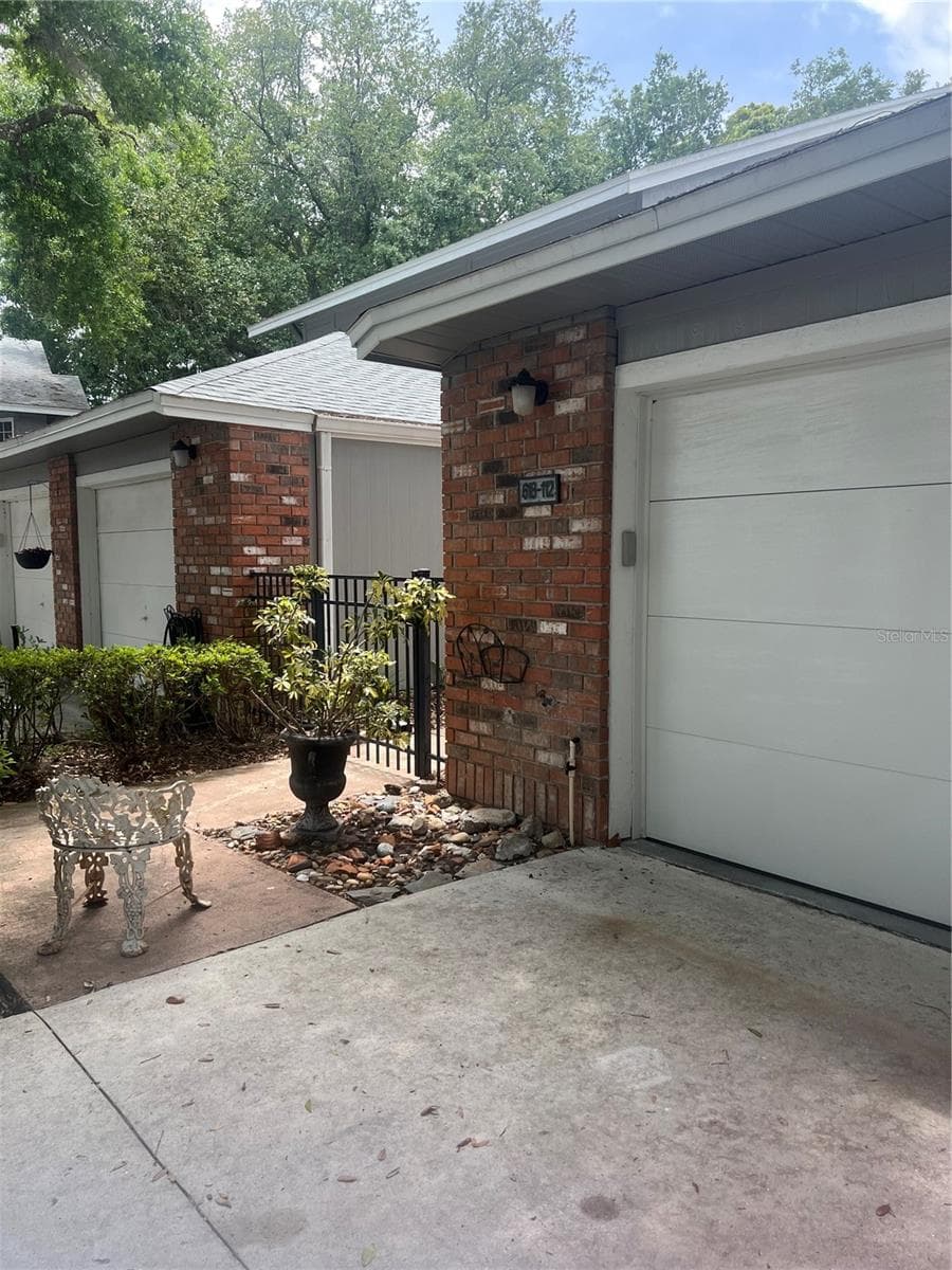 618 MAPLE OAK CIR #112