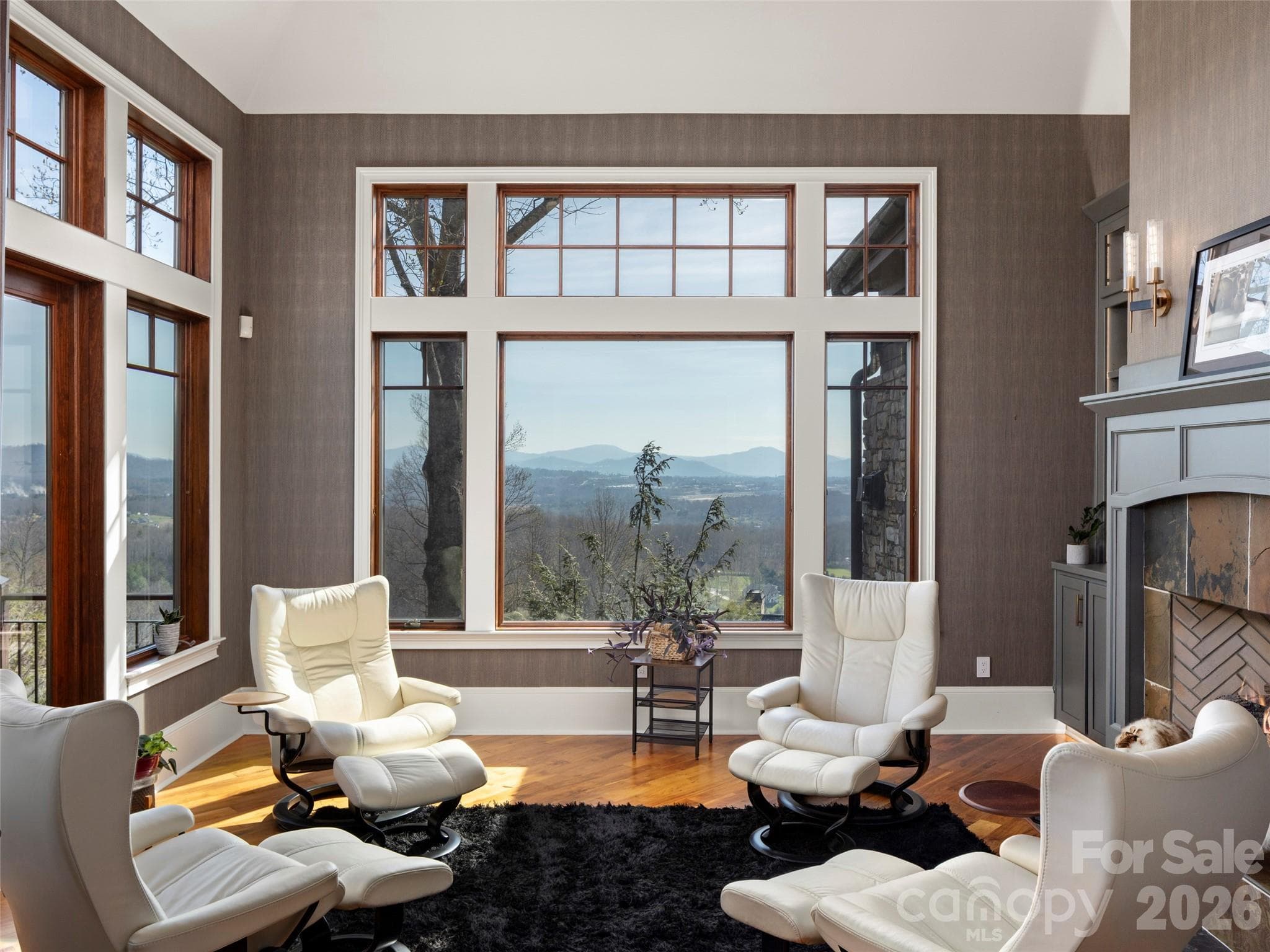 main level sitting room with long range views and door to upper deck - 47 Ridge Pine Trail, Arden