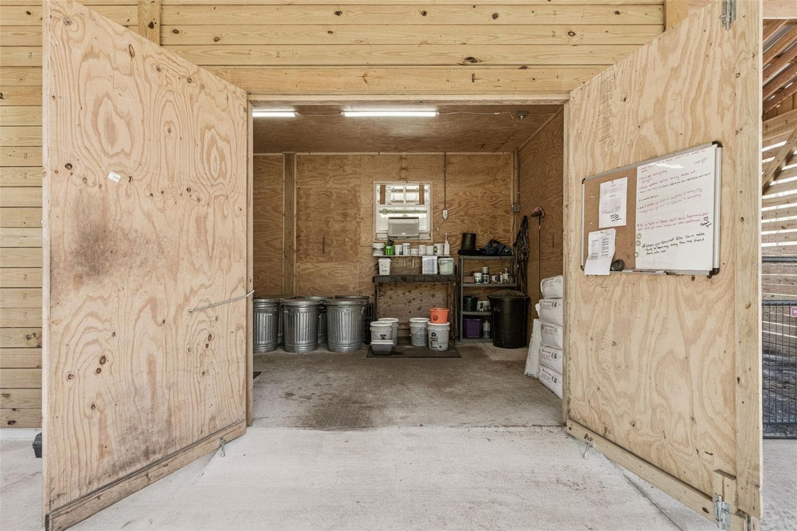 Feed Room - 20701 COUNTY ROAD 44A, EUSTIS