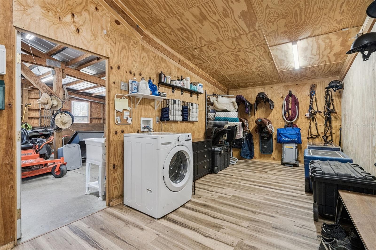 Air Conditioned Tack Room - 20701 COUNTY ROAD 44A, EUSTIS