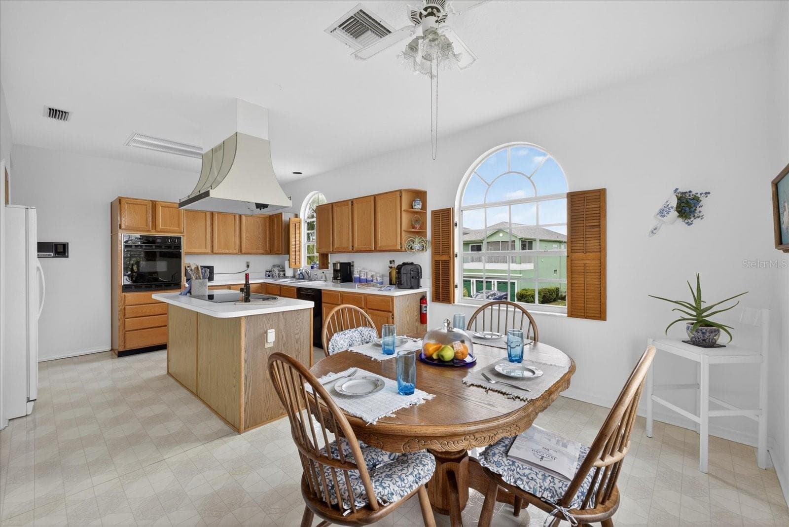 Spacious kitchen with breakfast dining area - 4340 SEAGULL DR, NEW PORT RICHEY