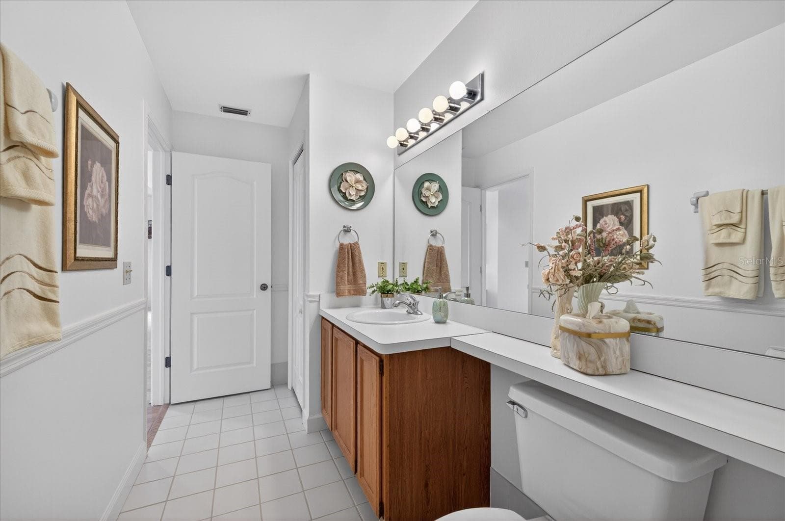 Guest bathroom upper level with linen closet. - 4340 SEAGULL DR, NEW PORT RICHEY