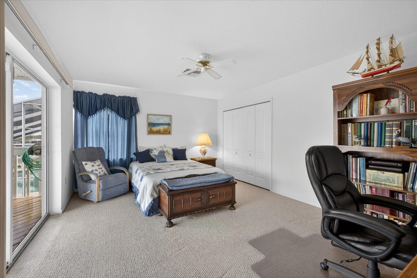 Guest bedroom 3 with walkout to lower balcony - 4340 SEAGULL DR, NEW PORT RICHEY