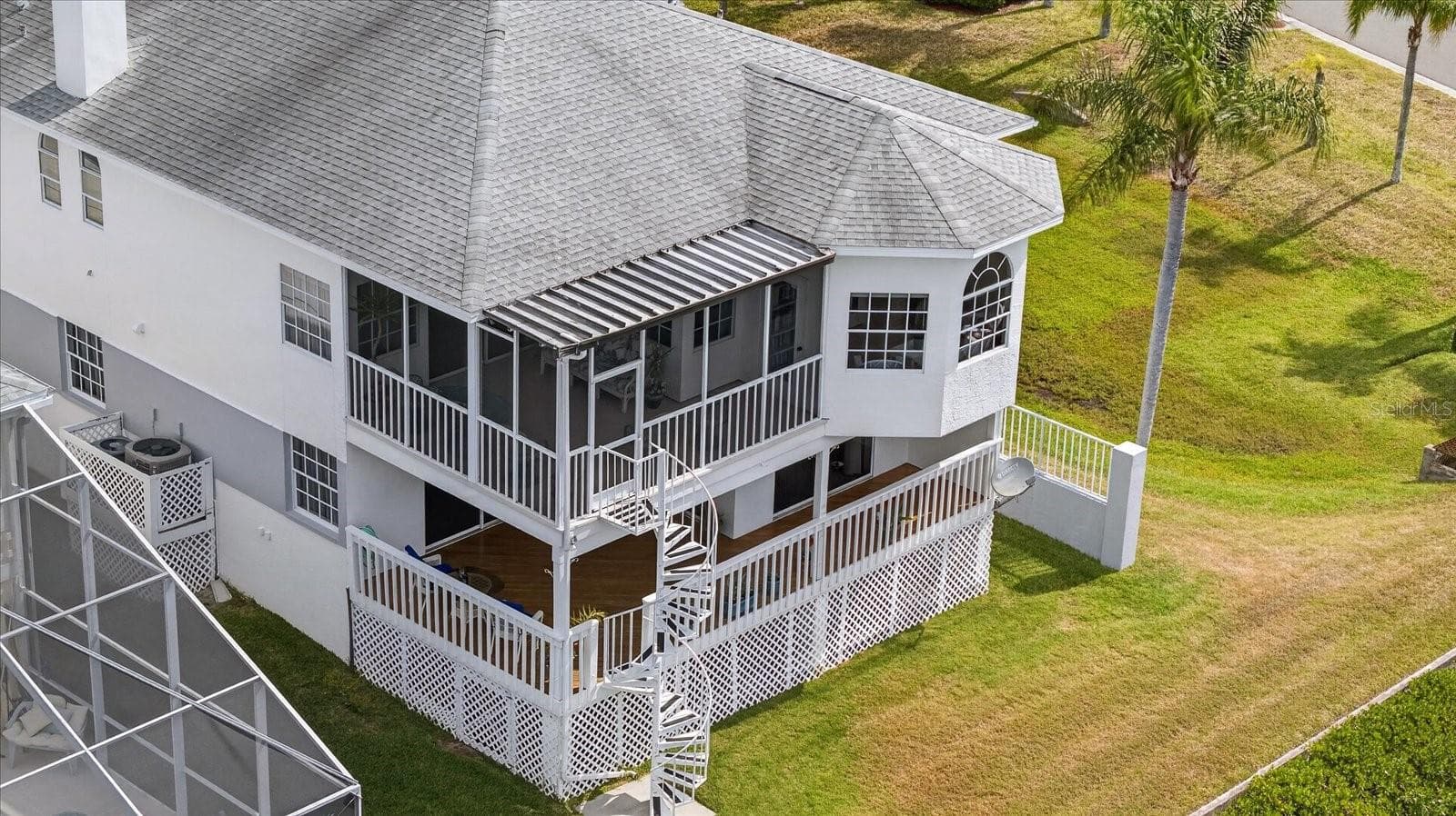 Aerial view of both balconies and alcove and backyard of home - 4340 SEAGULL DR, NEW PORT RICHEY