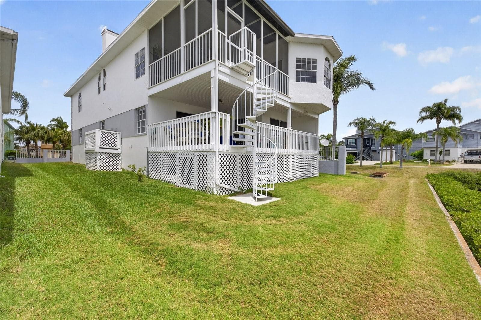 Street view of home showing side yard and AC elevated. - 4340 SEAGULL DR, NEW PORT RICHEY