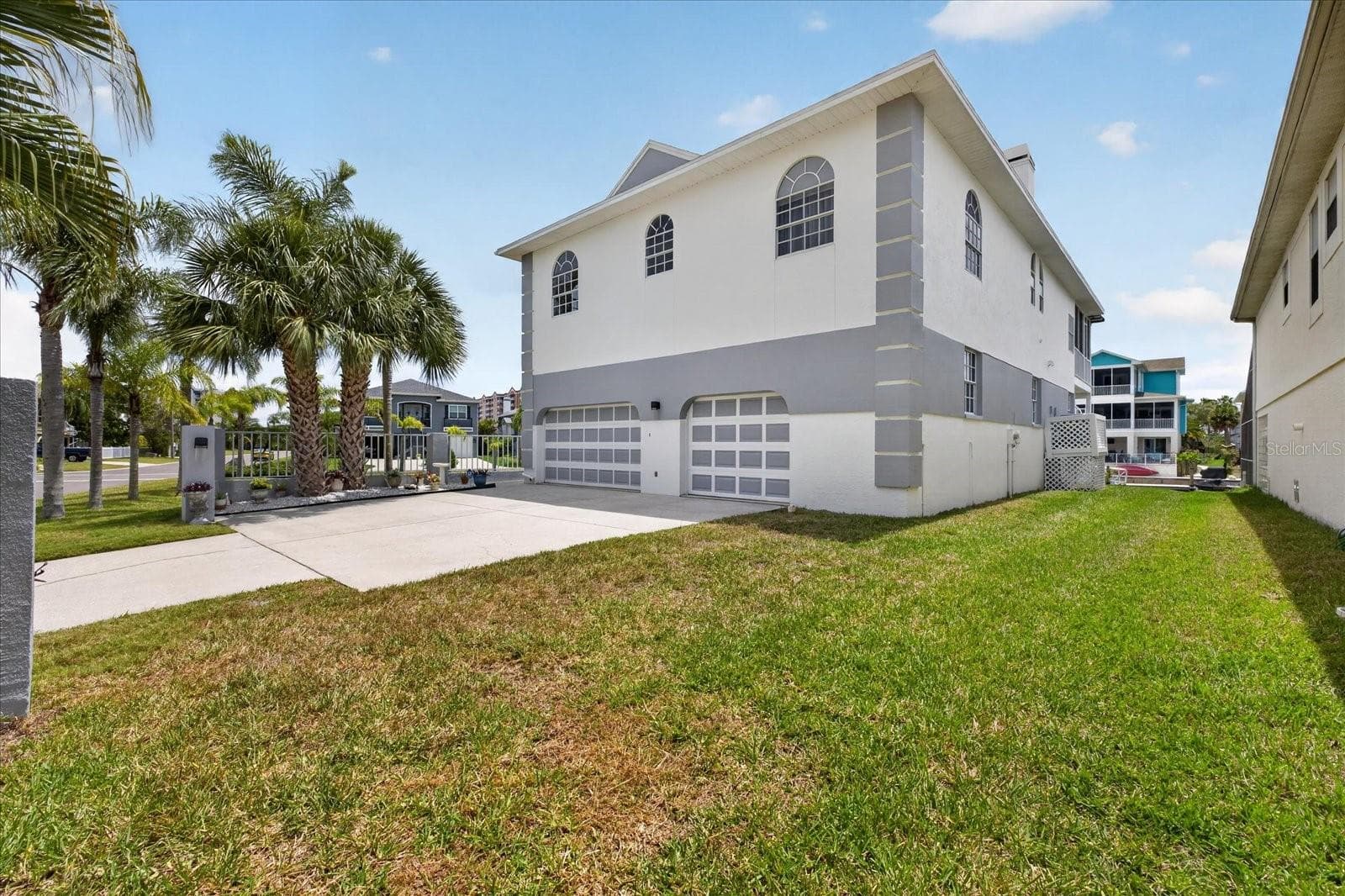 Street view of home showing side yard and AC elevated. - 4340 SEAGULL DR, NEW PORT RICHEY