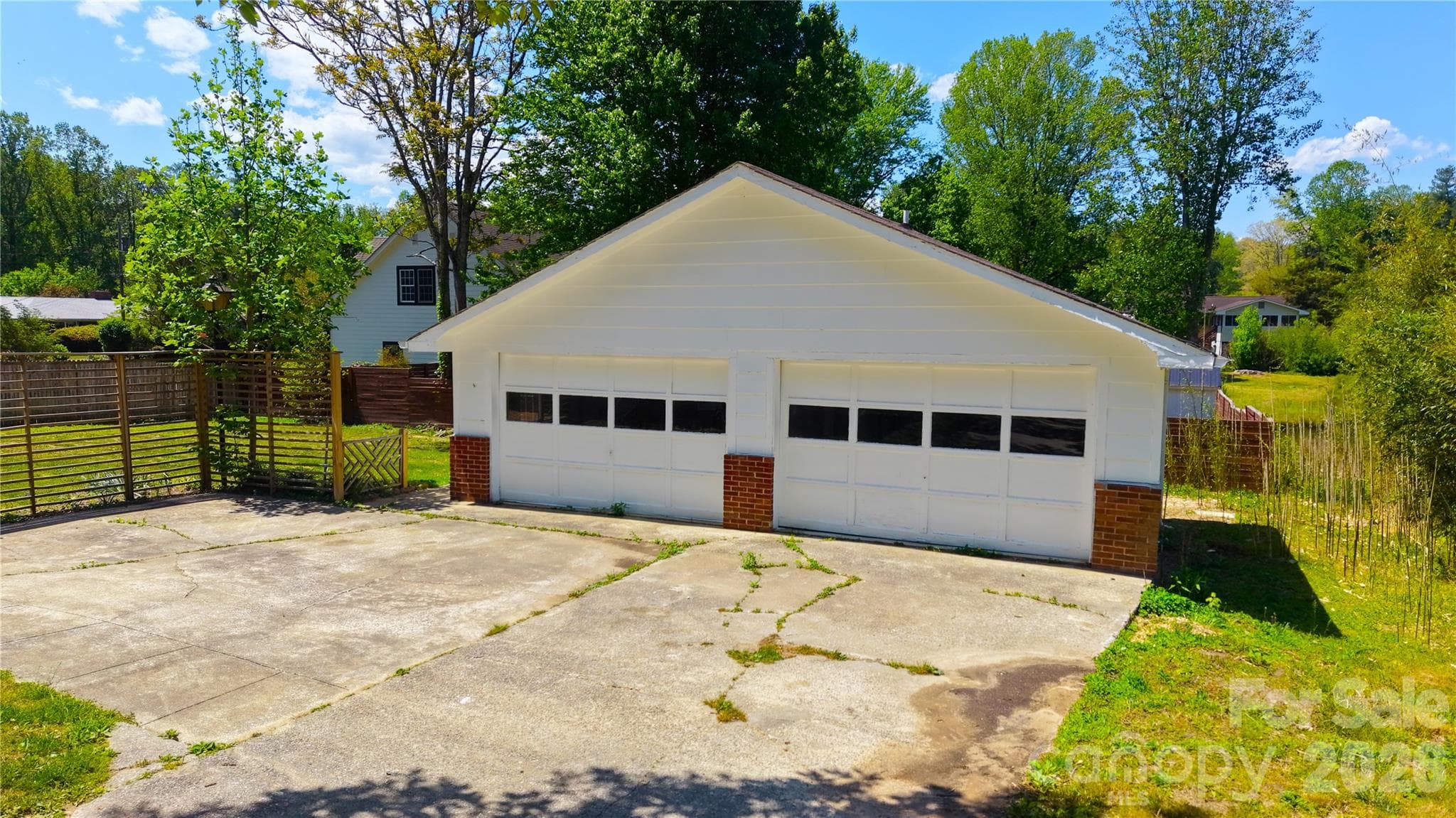 Oversized Detached Garage - Hendersonville