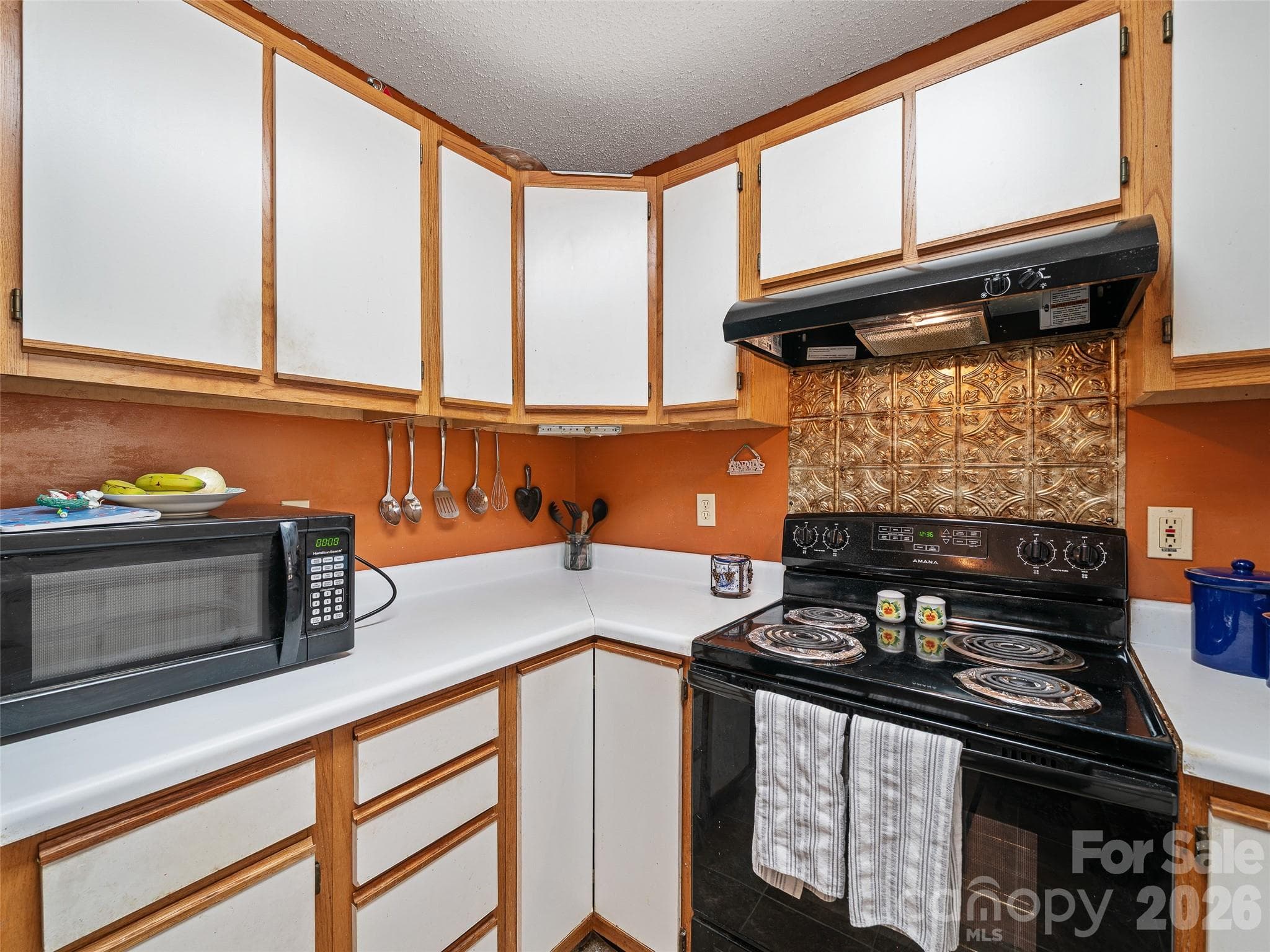 Single Family Residence at 129 Kantagree Drive, Bakersville, photo 7 of 31