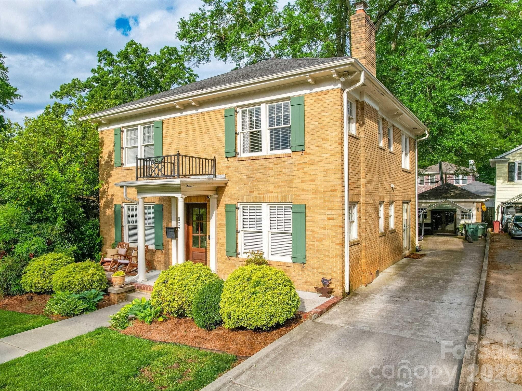 Long Concrete Driveway - 907 Edgewood Circle, Gastonia