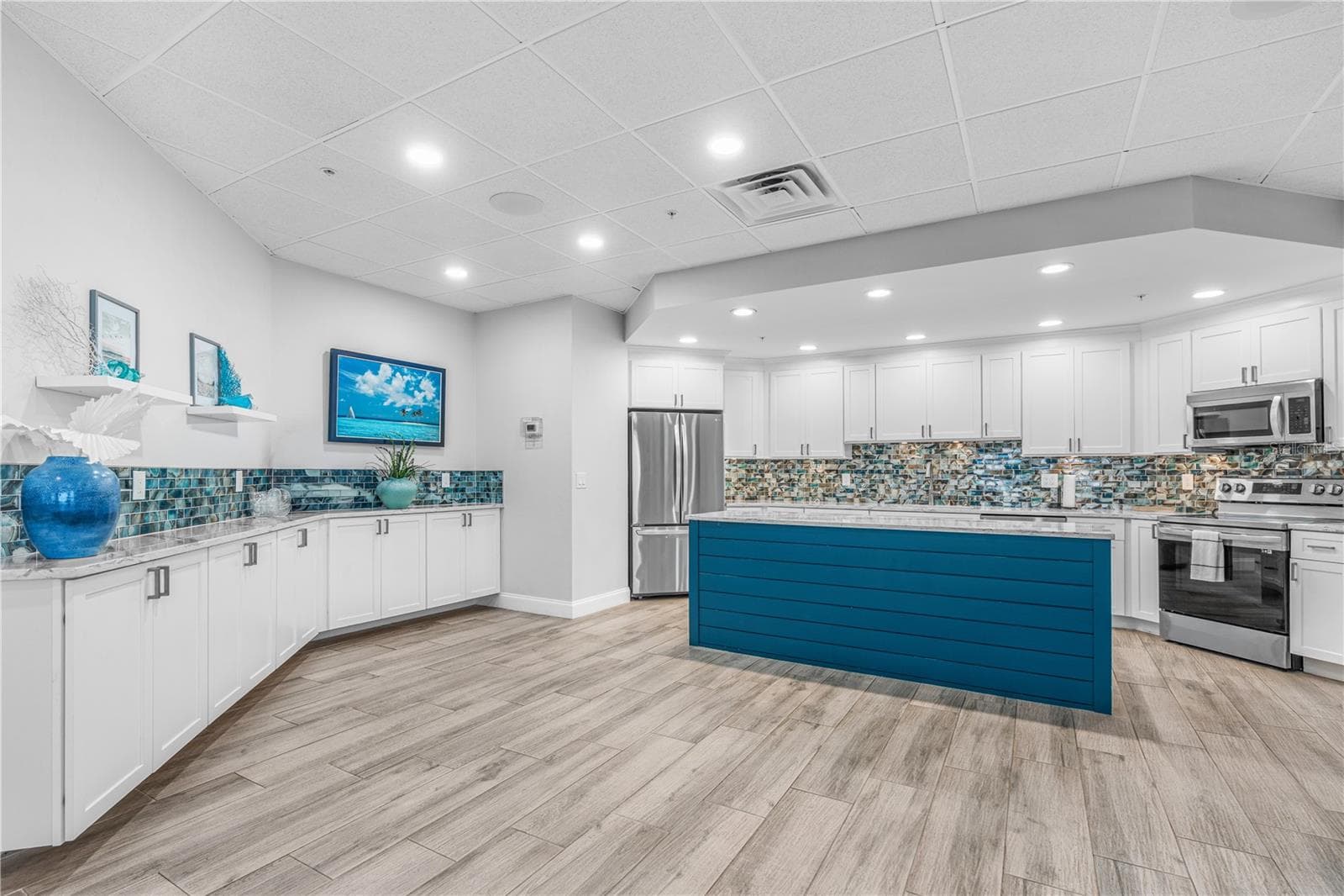 OCEANS 6 SOCIAL ROOM/KITCHEN AREA - 2967 S ATLANTIC AVE #903, DAYTONA BEACH SHORES