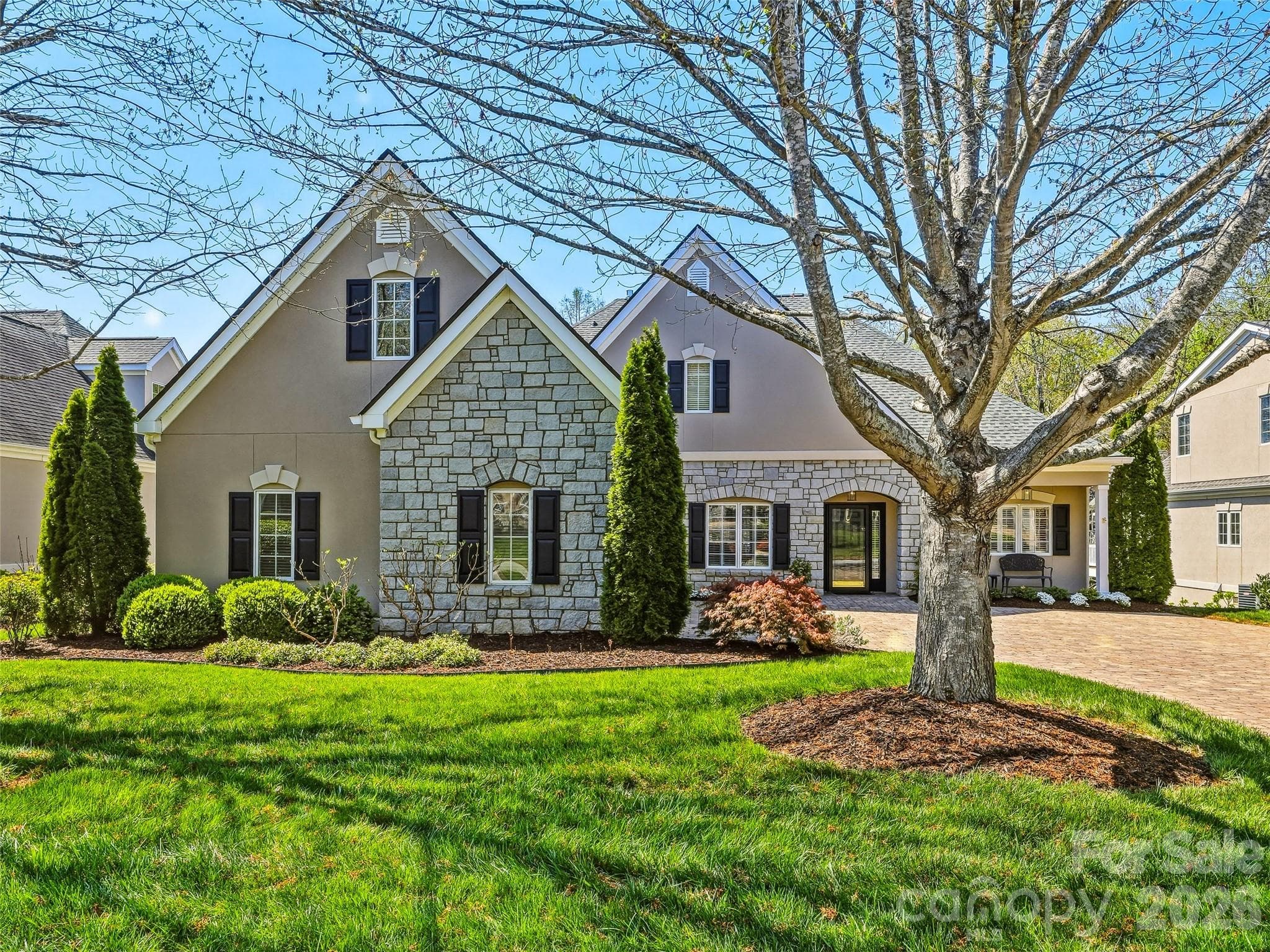 Single Family Residence at 33 Tiverton Lane, Asheville, photo 3 of 47