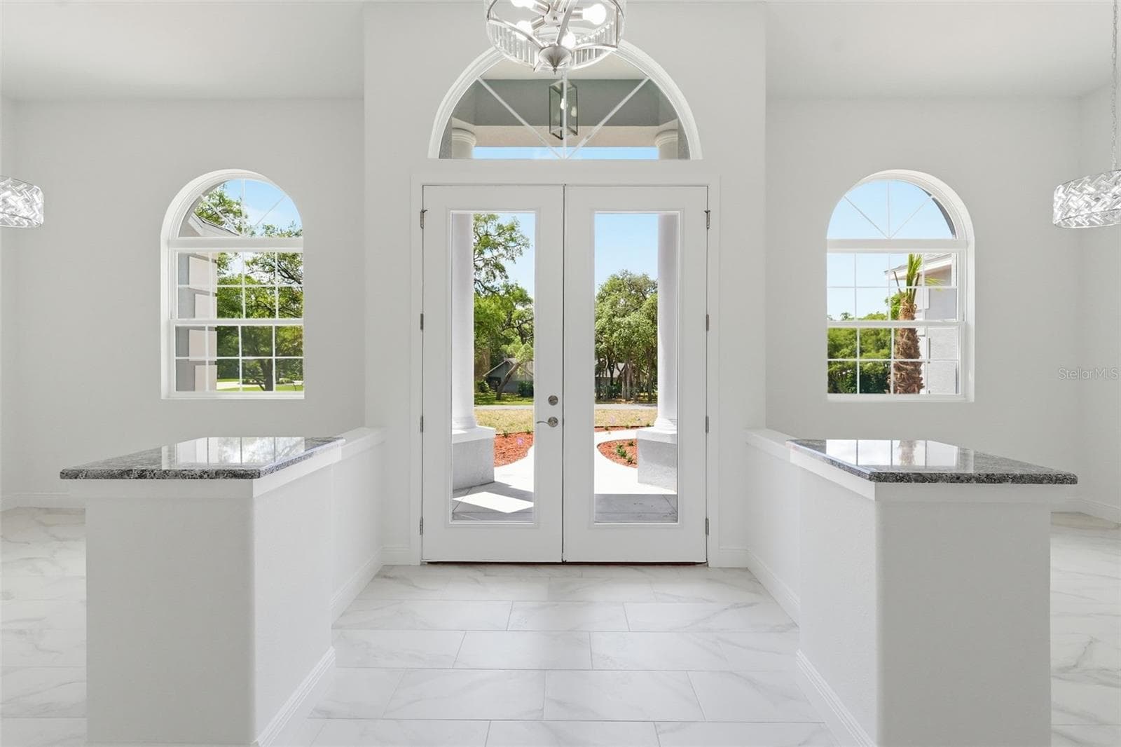Double Door Foyer - 421 W CHASE ST, HERNANDO