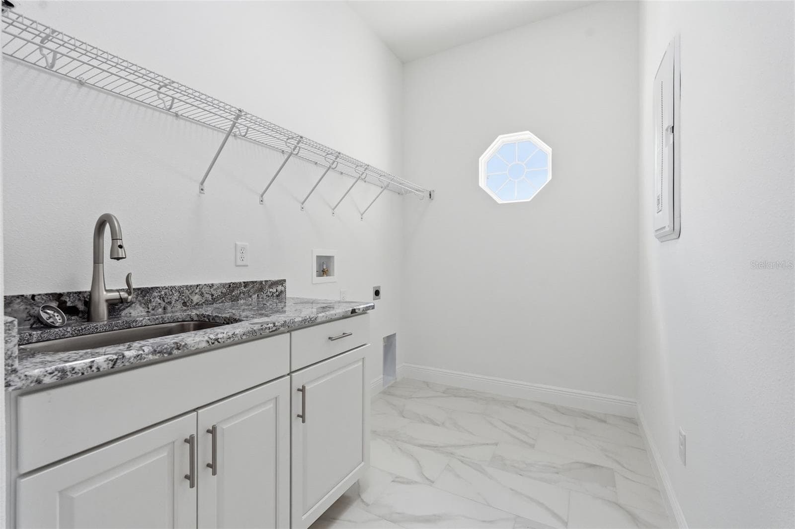 Laundry room with Granite - 421 W CHASE ST, HERNANDO