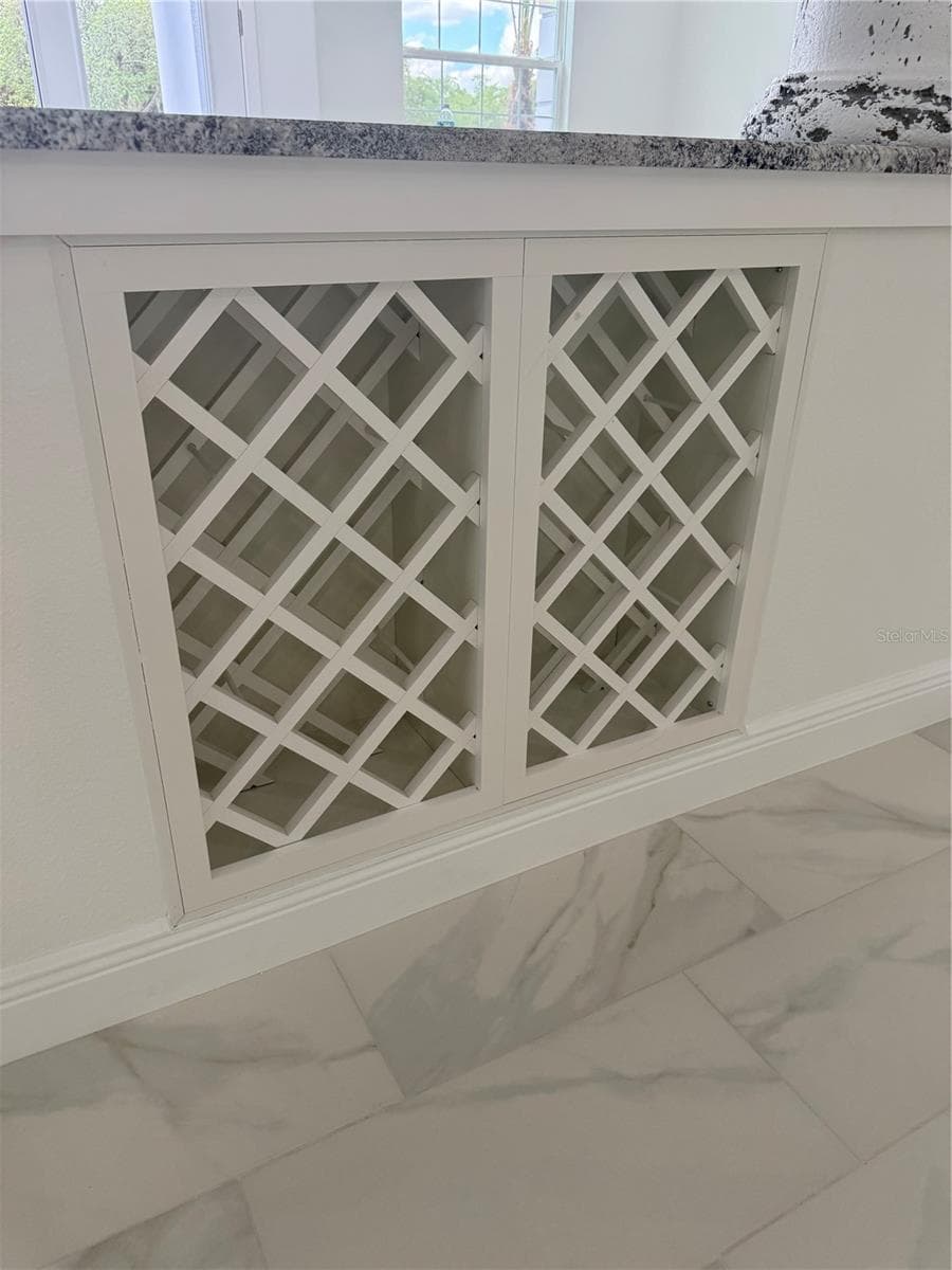 Wine Storage - 421 W CHASE ST, HERNANDO