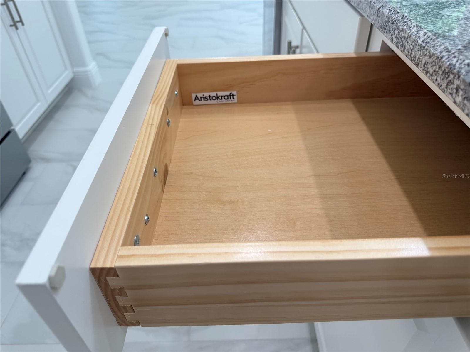 Dove-tailed Wood Cabinets with slow close - 421 W CHASE ST, HERNANDO