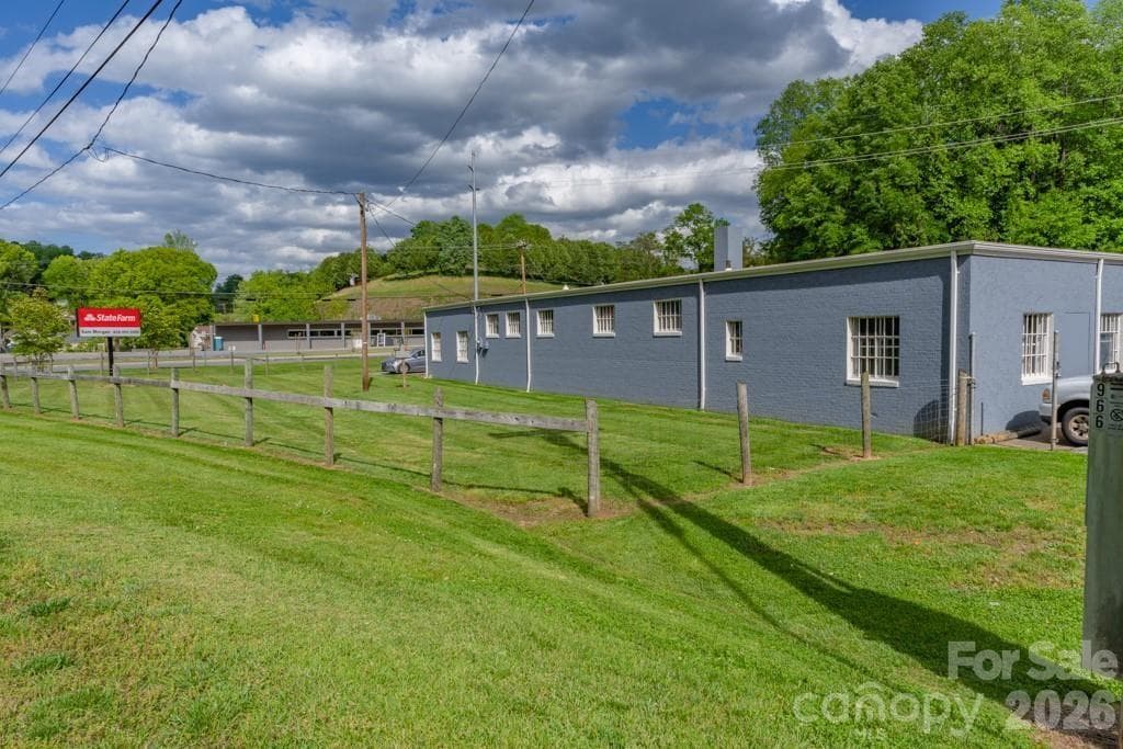 Business at Lenoir, photo 2 of 45