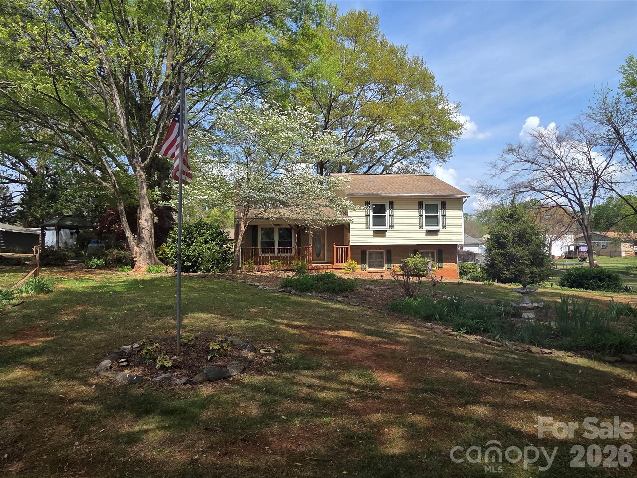Single Family Residence at 4709 Oakwood Circle, Gastonia, photo 2 of 31