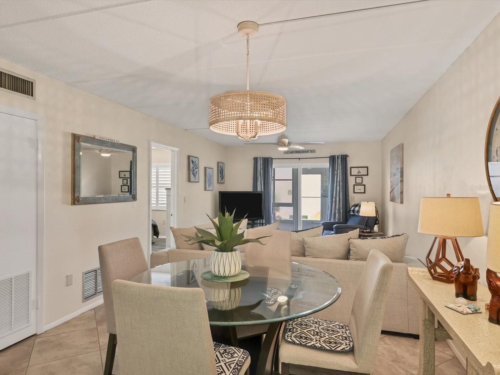 Dining area, living room - 708 TAMIAMI TRL S #105, VENICE